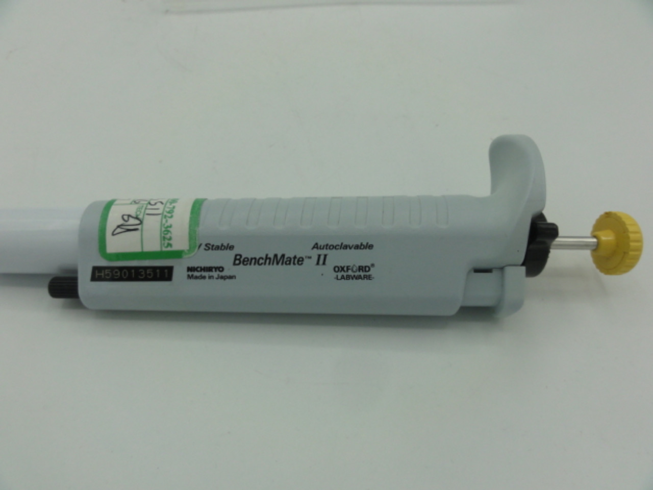 Oxford H59013511 Autoclavable BenchMate II Pipette, 20-200uL