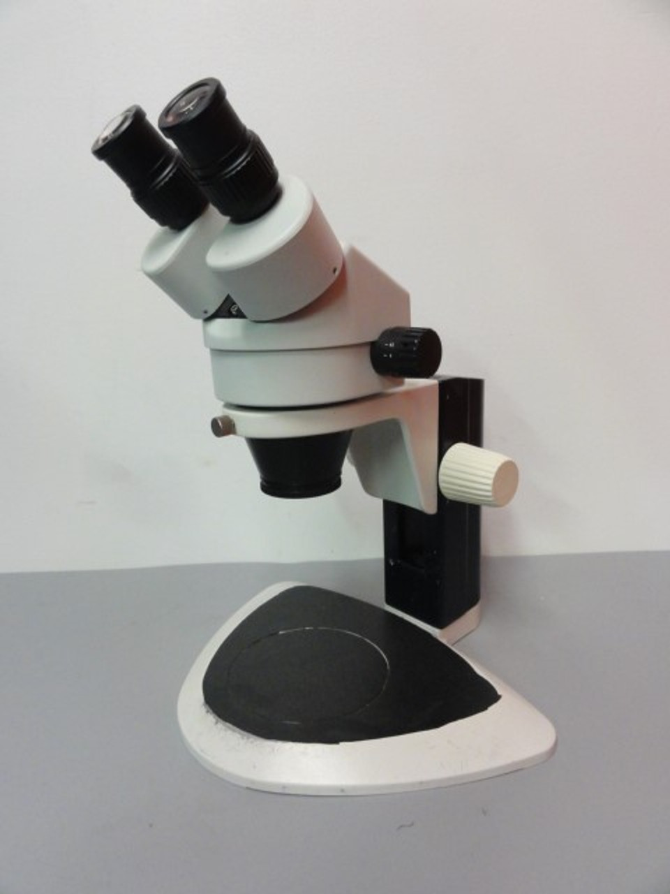 Microscope w/ (2)WF10X/20 Eye Pieces