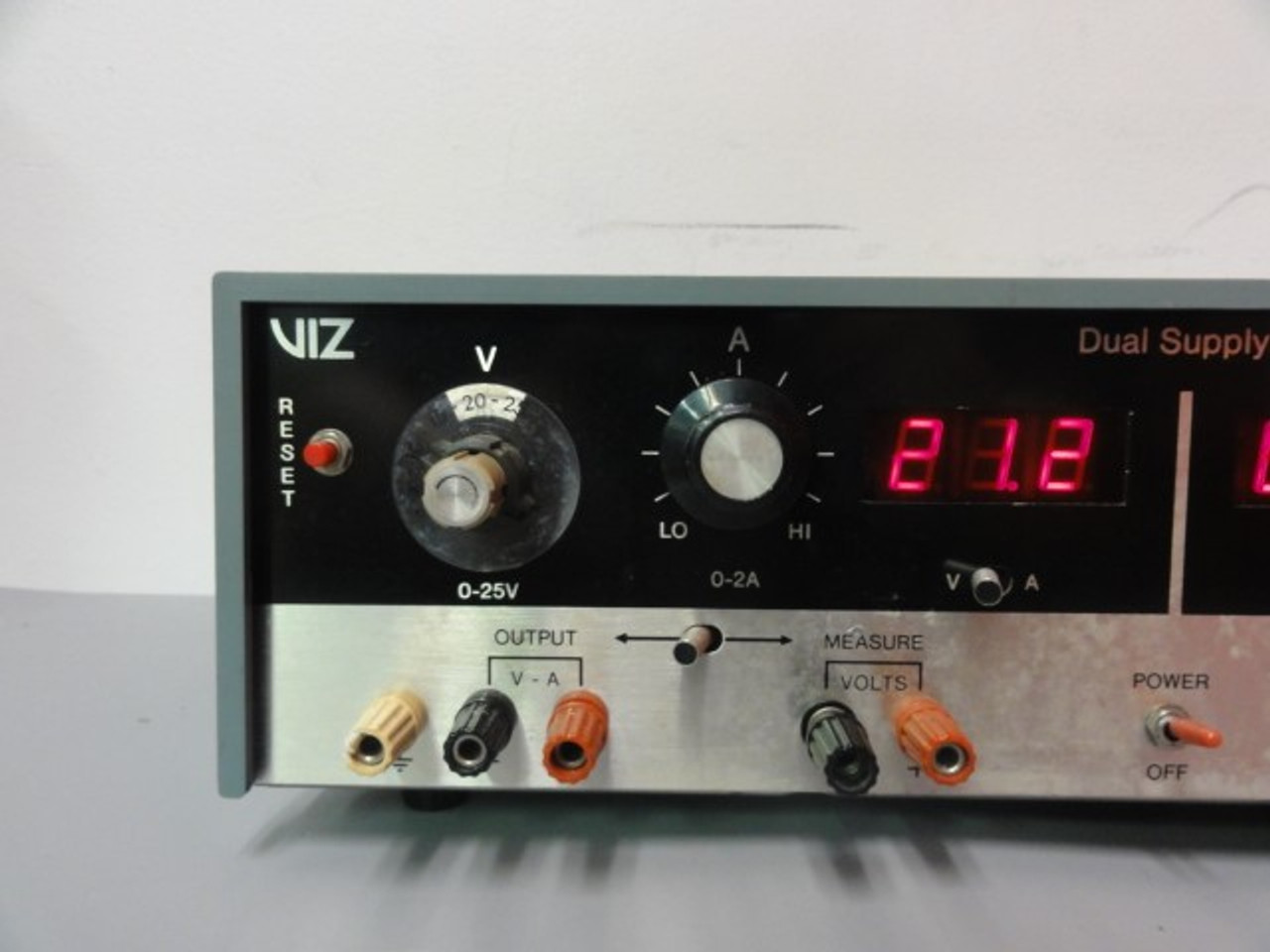 Viz Manufacturing WP-707 Dual DC Power Supplyst