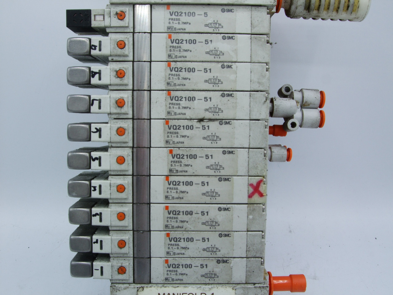 SMC VV5Q210 10C8FUO Q Valve Manifold w/10 VQ2100-51 Solenoid Valves