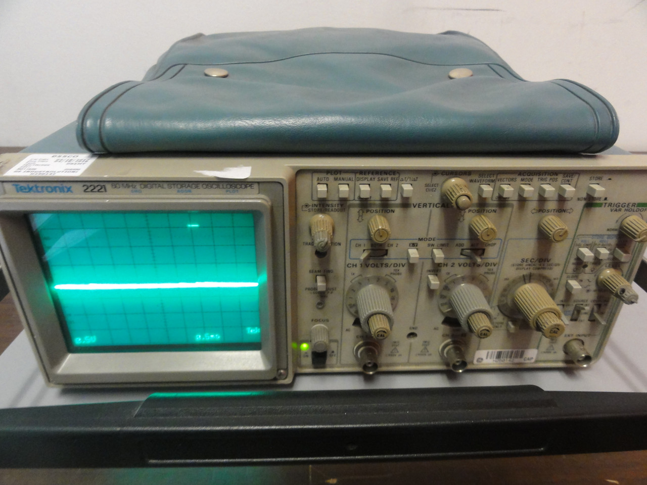 Tektronix 2221型デジタル.ストレージオシロスコープ-