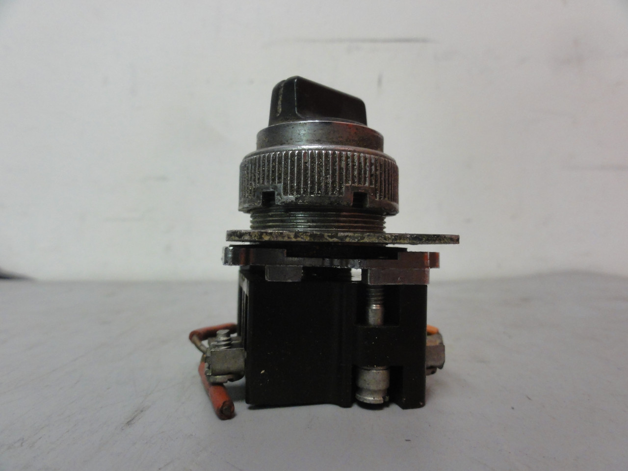 Cutler Hammer Contact Block With Spindle Switch 600V