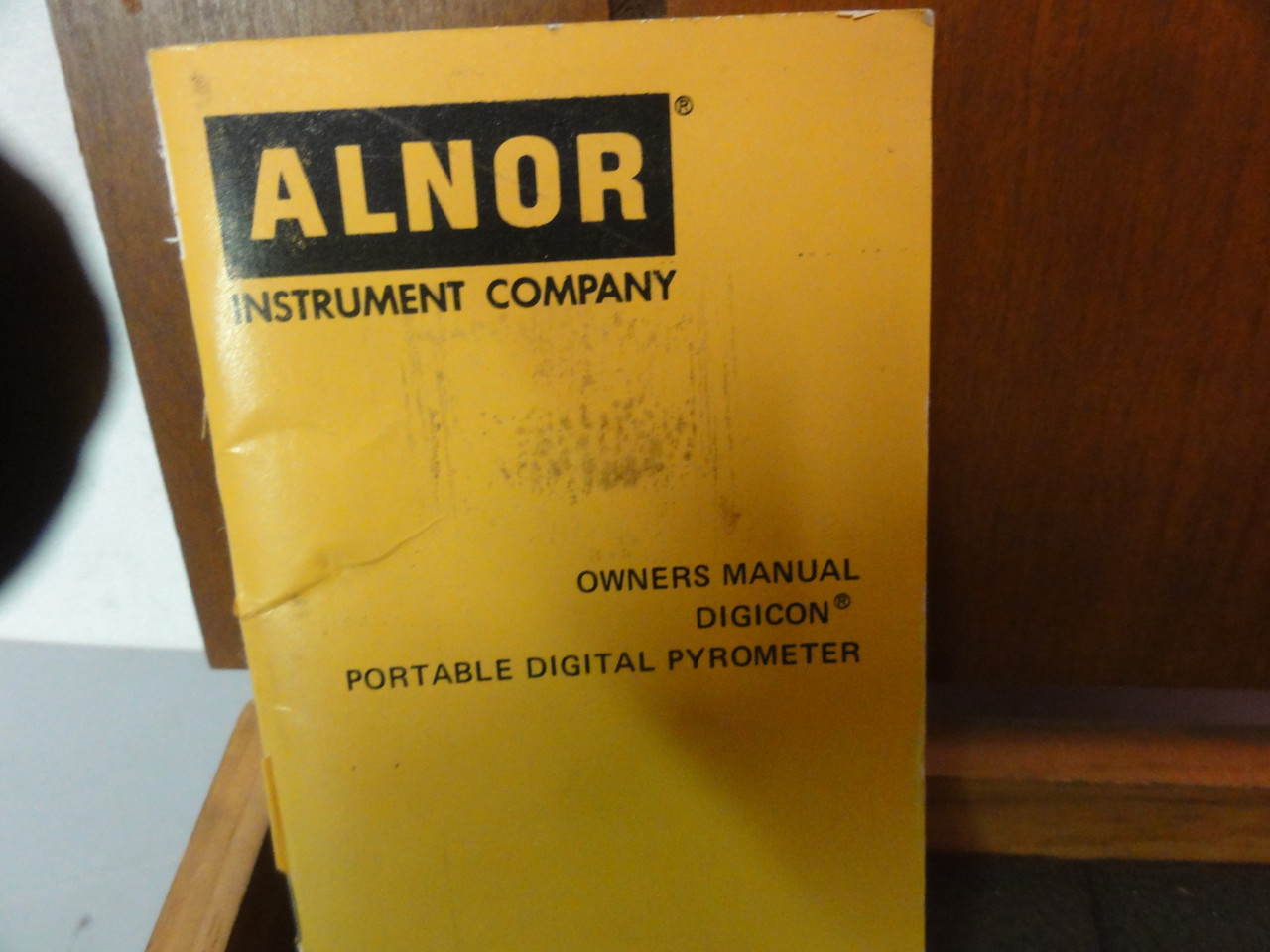 Alnor Digicon Model 6670 Portable Digital Pyrometer In Box With Manual and Accessories