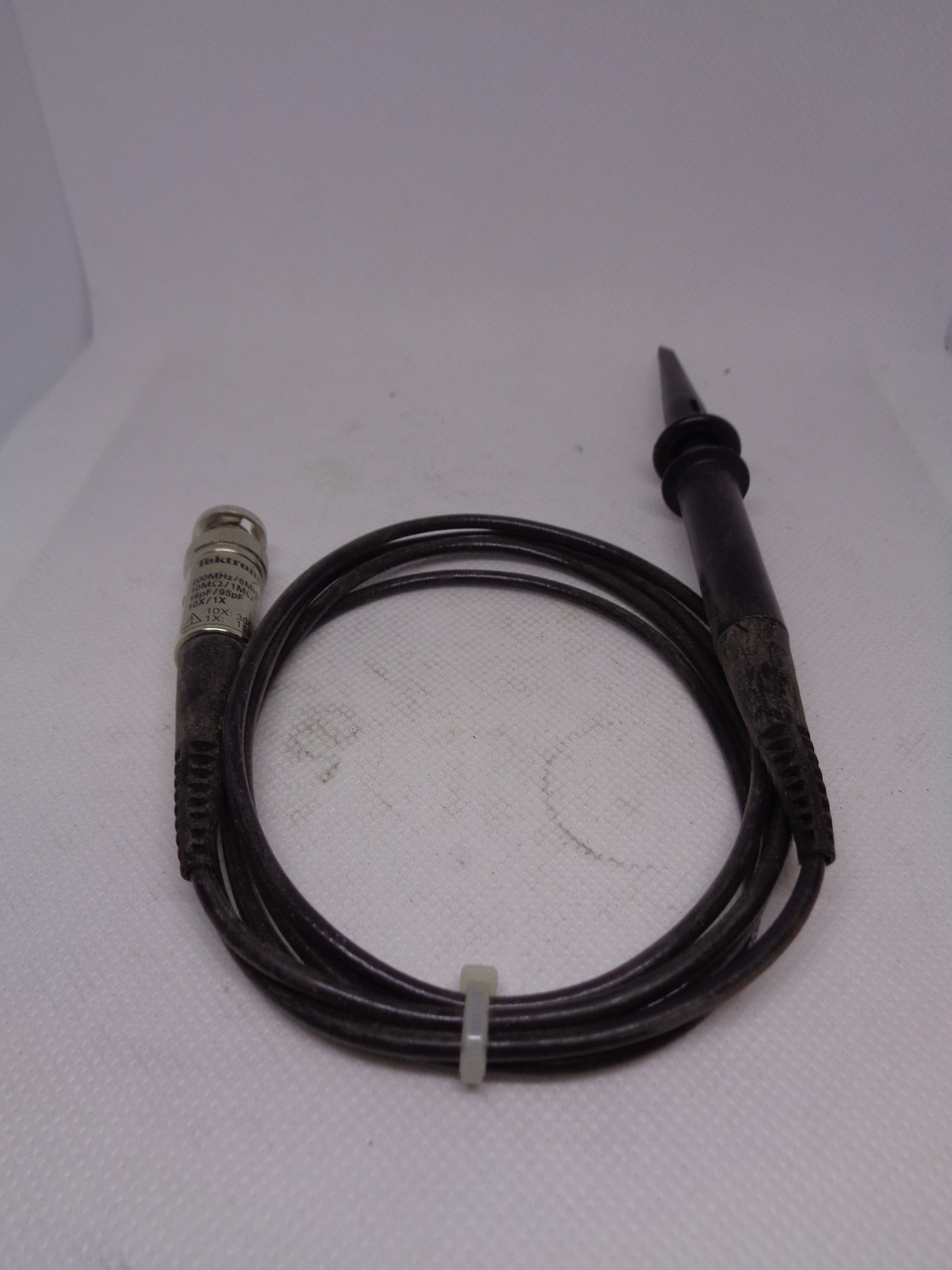 Tektronix P2200 10MΩ 16pF 200Mhz 10X Oscilloscope Probe