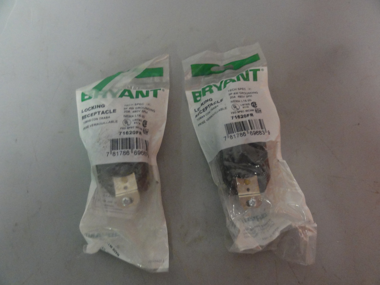 Bryant 71620FR Locking Receptacles (Lot of 2) New