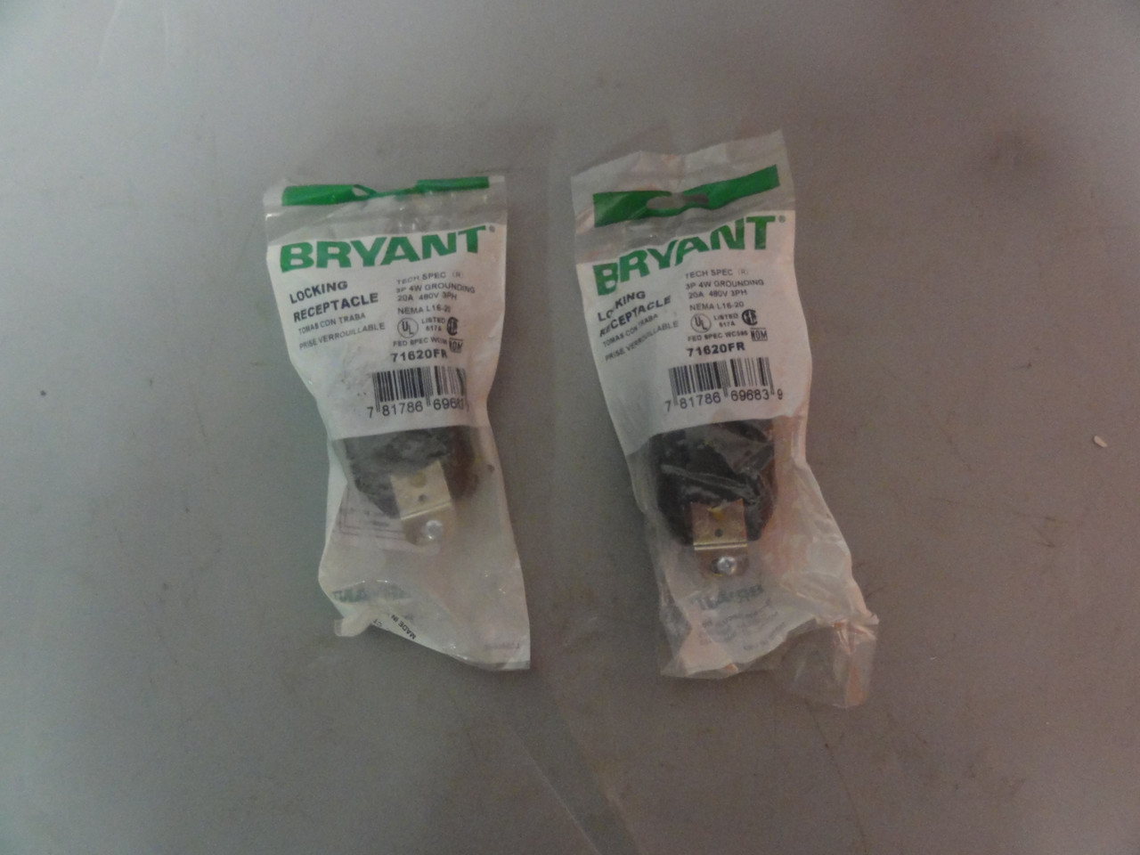 Bryant 71620FR Locking Receptacles (Lot of 2) New