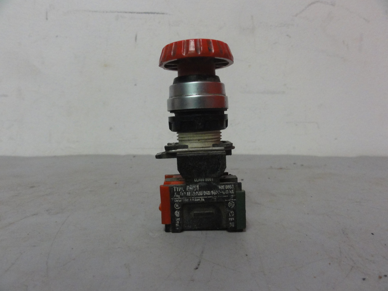 Square D Class 9001 Type GA01 Red Push Twist Button