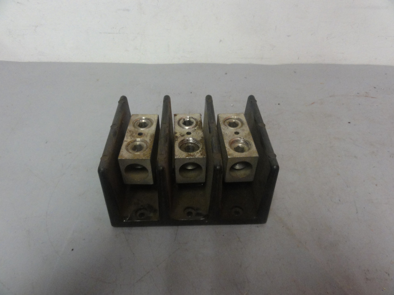 Cooper Bussmann 16303-3 Power Distribution Block 600V 310A E12-9260