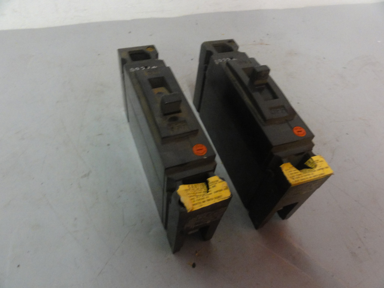 GE TED113020 Circuit Breaker 277VAC 20A 125VDC 1 Pole (Lot of 2)