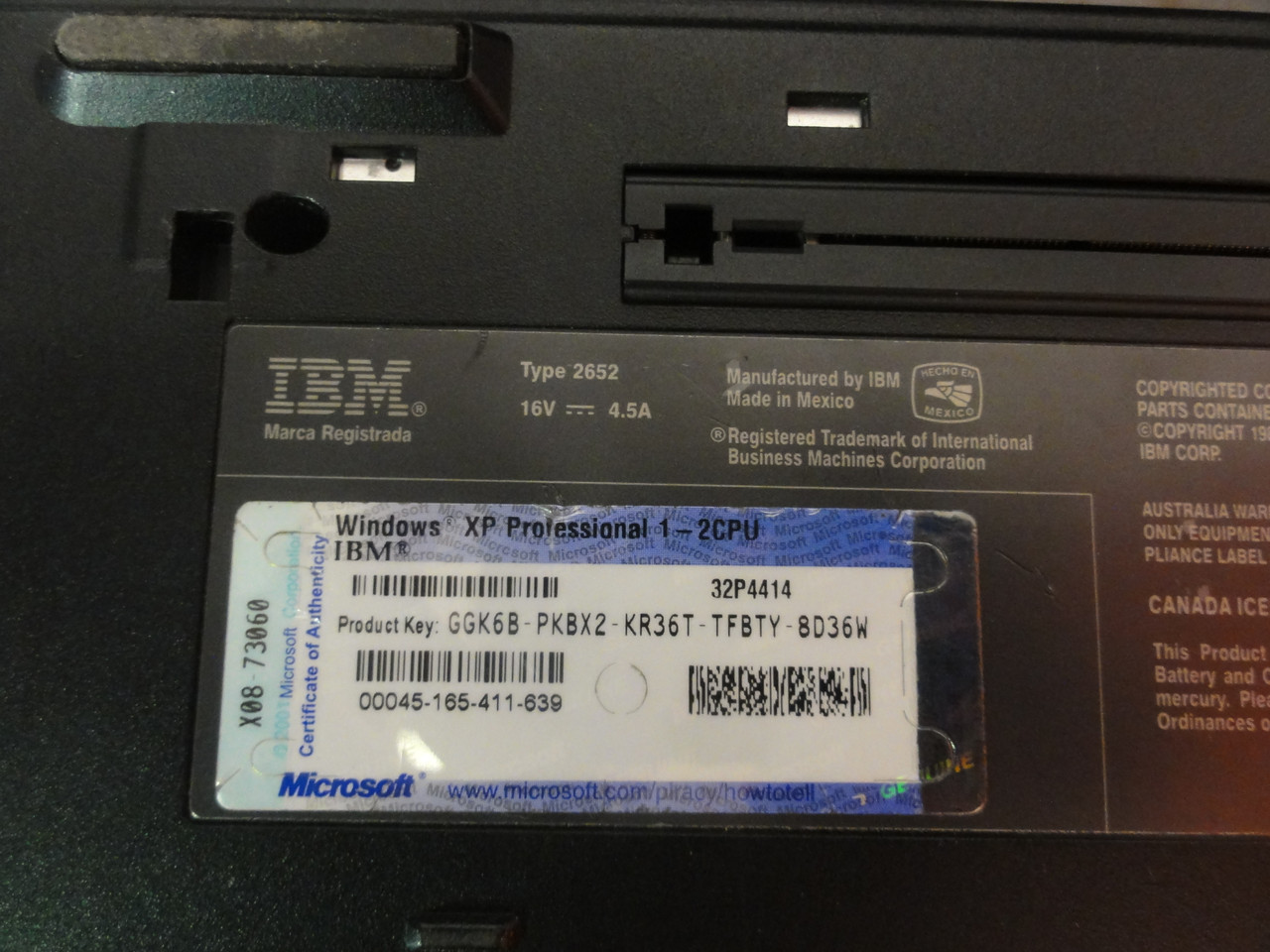 IBM Thinkpad Type 2652-MU9 Laptop Windows XP Professional 1-2CPU W/ Charger and Case