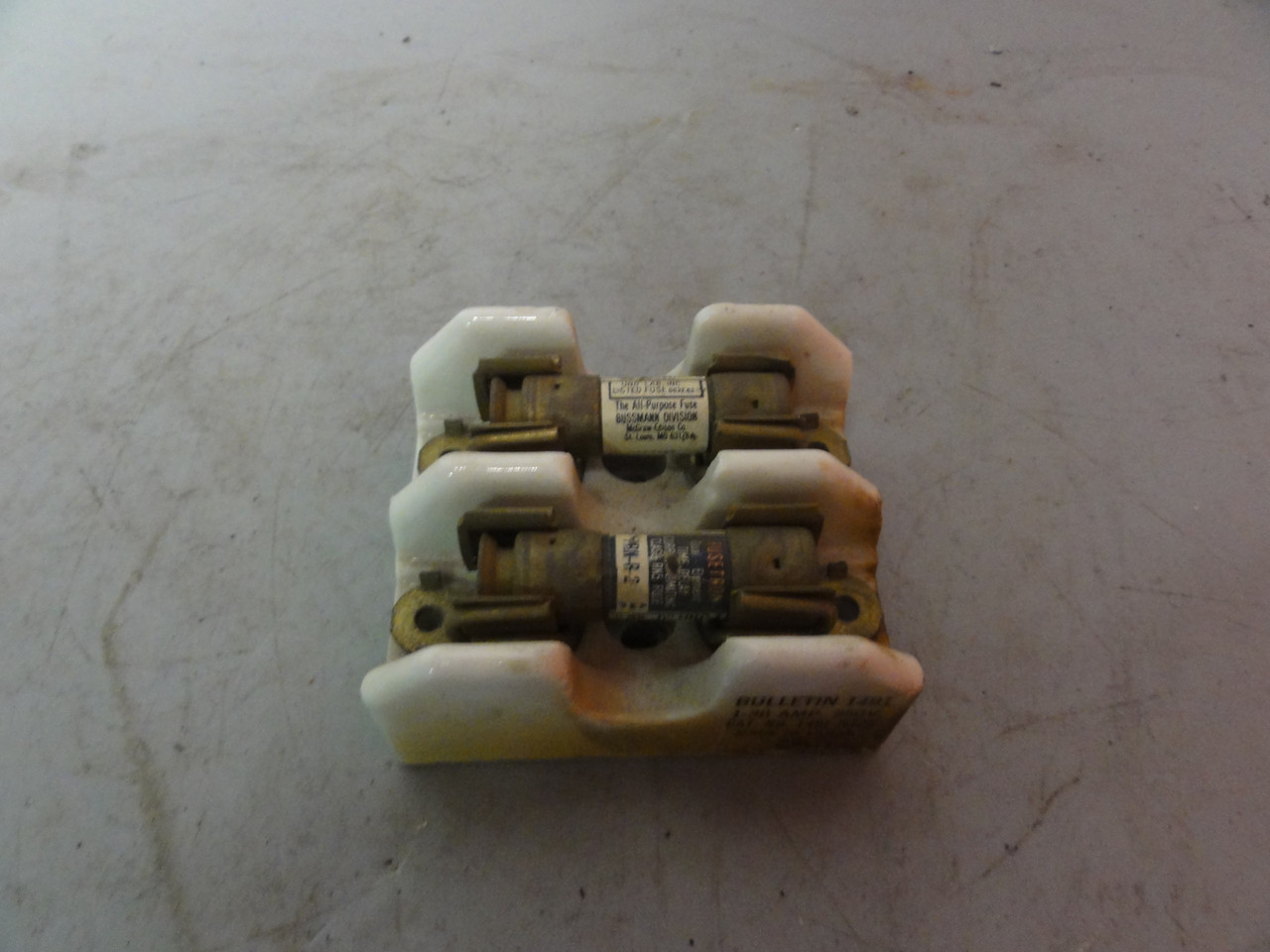 Buss 388-402 X29414 Ceramic Fuse Holder With Two Fusetron FRN-R-2 Fuses