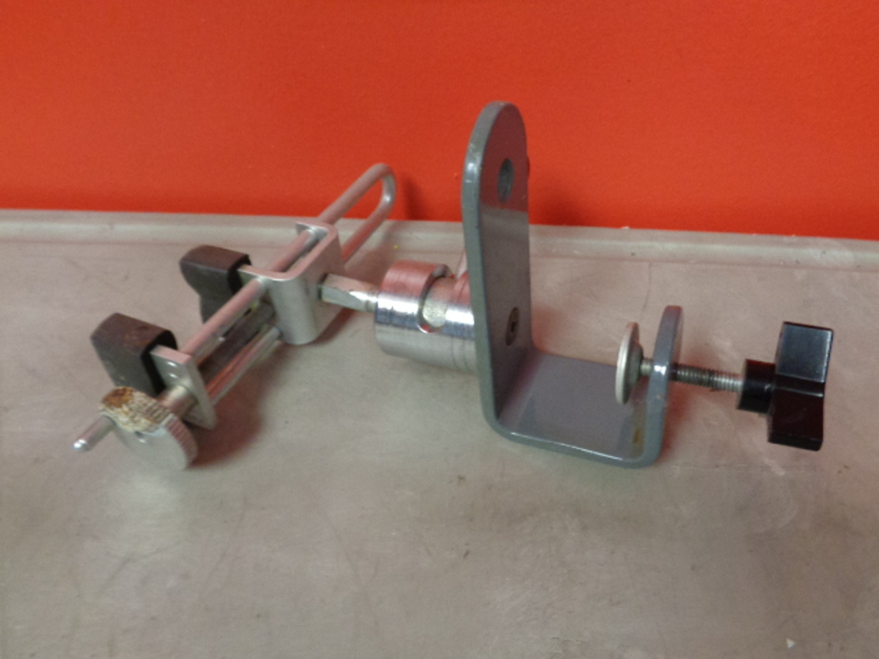 Table Mountable Rotating Adjustable Multi-Purpose Vice - Crank Has Corrosion