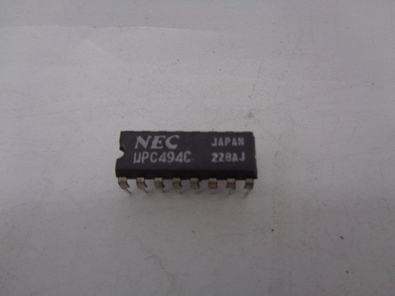 (10) NEC UPC494C 223 AU DIP16 Switching Controllers