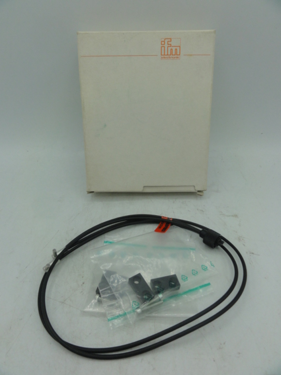 IFM Electronics FE-00-P-A-R3 Fiber Optic Through Bean Sensor