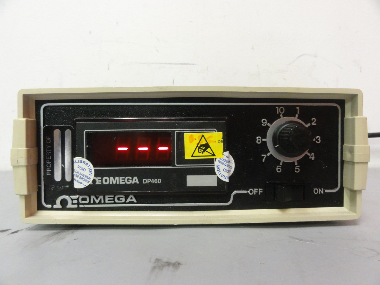 Omega Engineering Inc. Model DP460 Thermocouple Thermometer