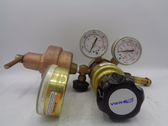 Harris 44715 Pressure Regulator w/VWR 55850476 125 psi Gas Regulator