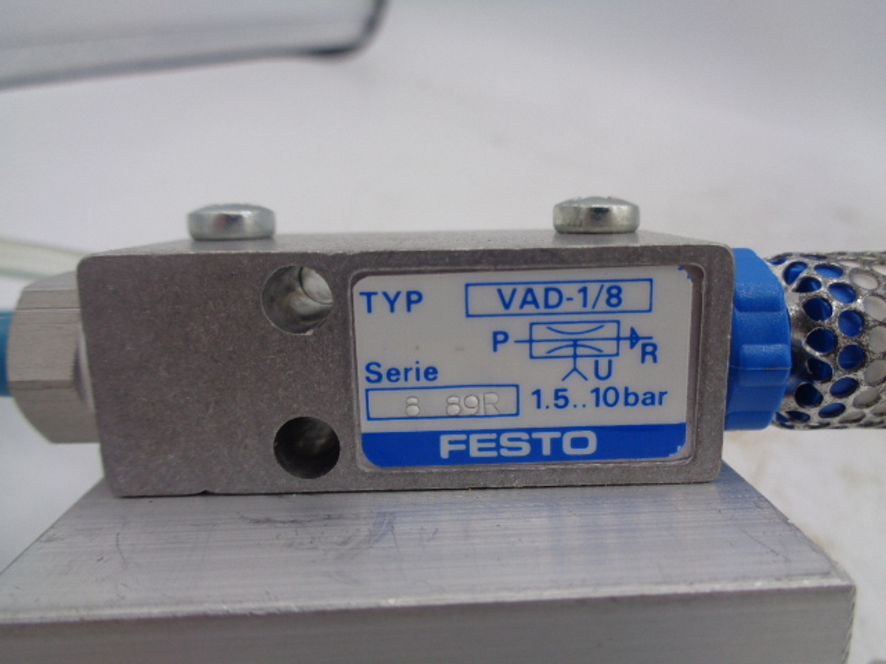 Festo RW-3-M5 Rotary Lever Valve With Festo VAD 1/8