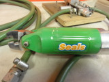 Seals AM300 Air Nipper w/ 303-02 Air Valve Pedal Control, Base & Hose