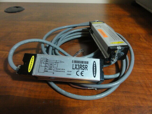 (2) Banner LX3ESR Short Range LX Series Emitters with Style 2517 Cables