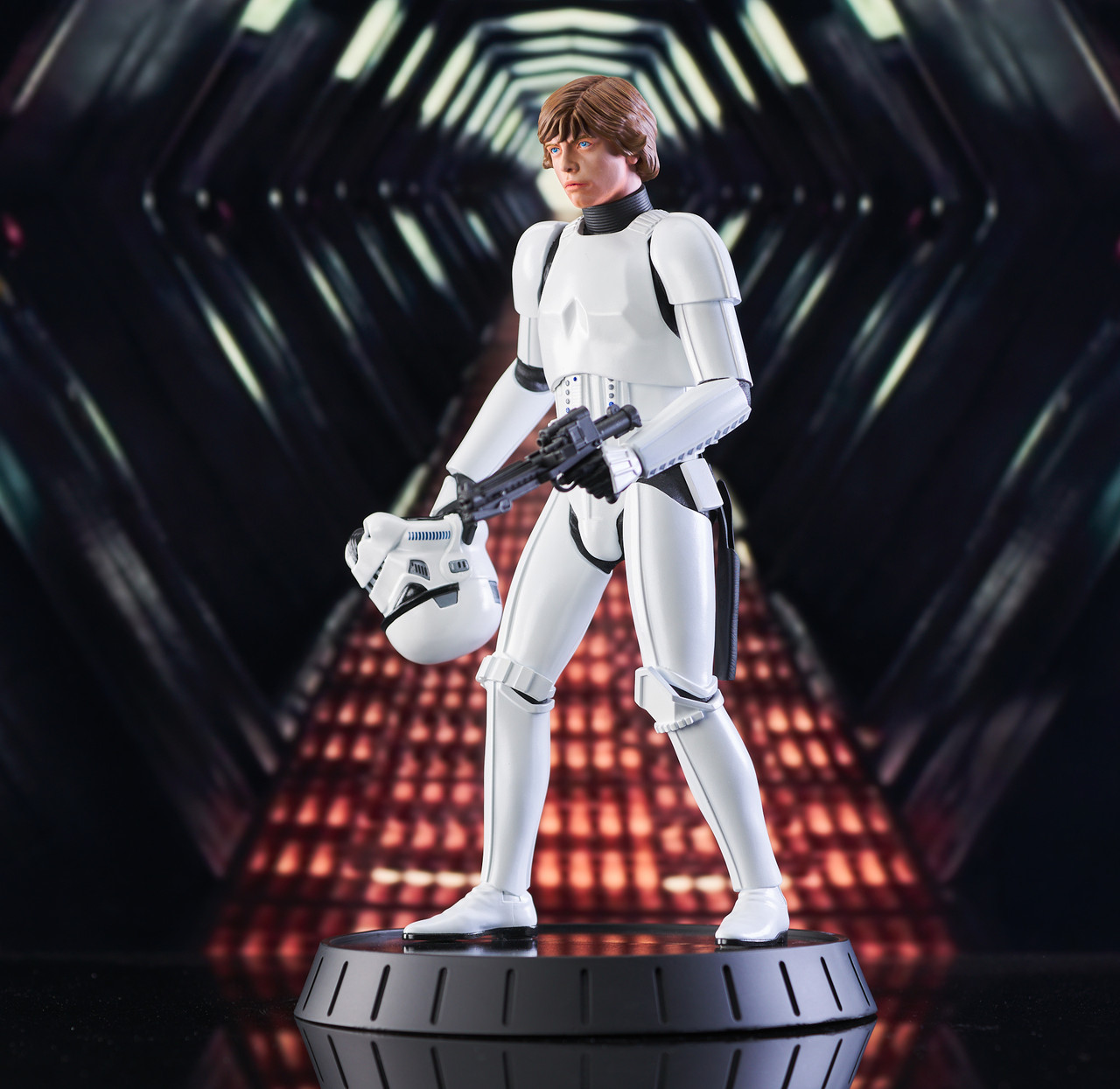 Gentle Giant 1/6 Luke Skywalker in Stormtrooper Disguise Milestone Statue(Star Wars Episode IV : A New Hope)