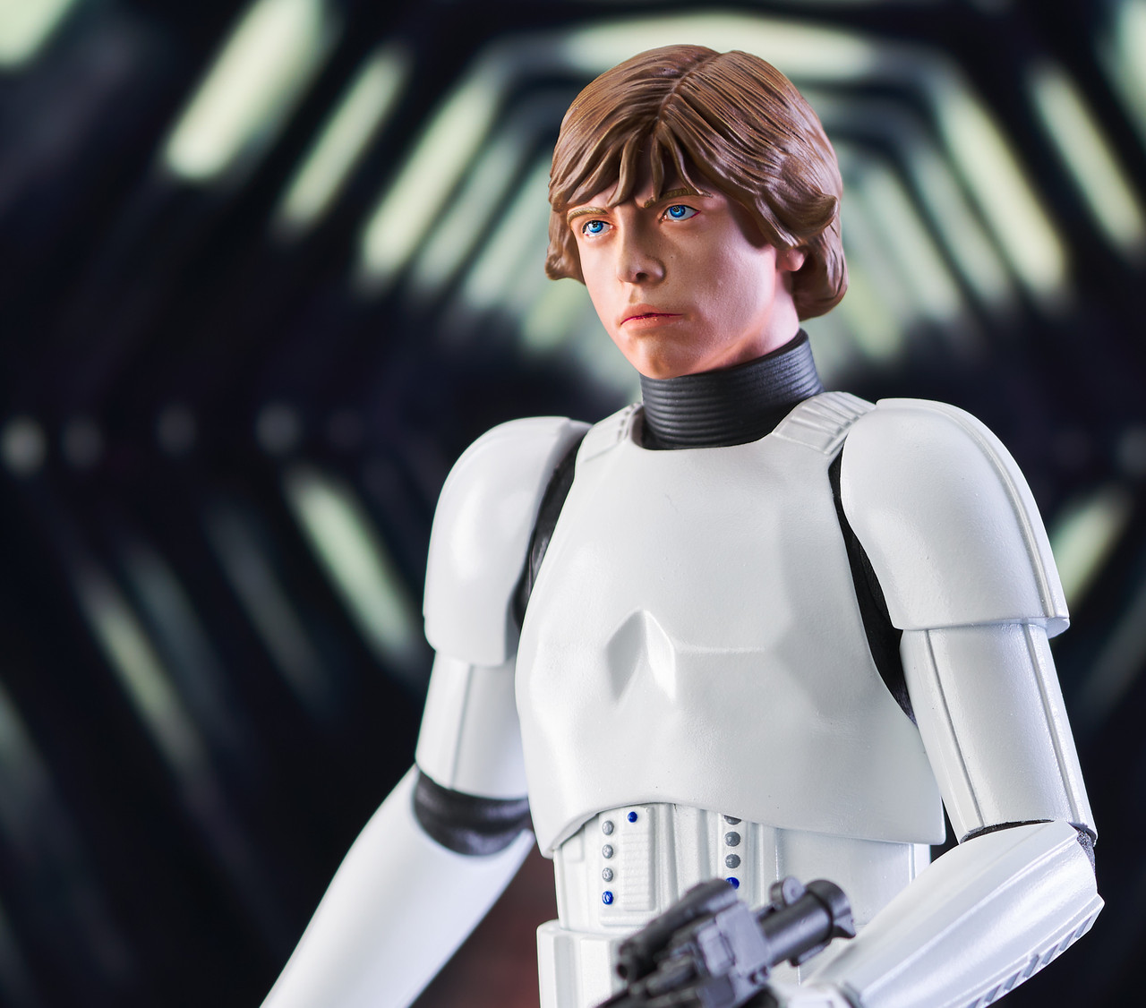 Star Wars: A New Hope™ - Luke Skywalker™ (in Stormtrooper Disguise)  Milestones Statue