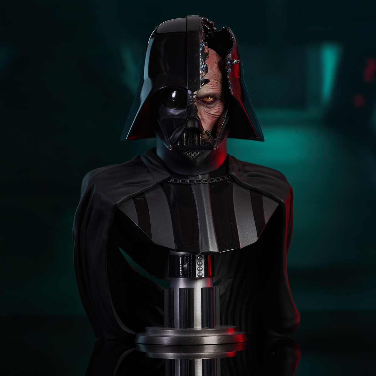 Star Wars: Obi-Wan Kenobi™ - Darth Vader™ (Damaged Helmet) Legends in  3-Dimensions Bust