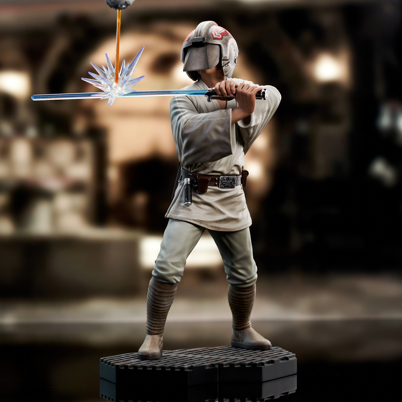 Gentle Giant 1/6 Luke Skywalker in Training Milestone Statue(Star Wars Episode IV : A New Hope)