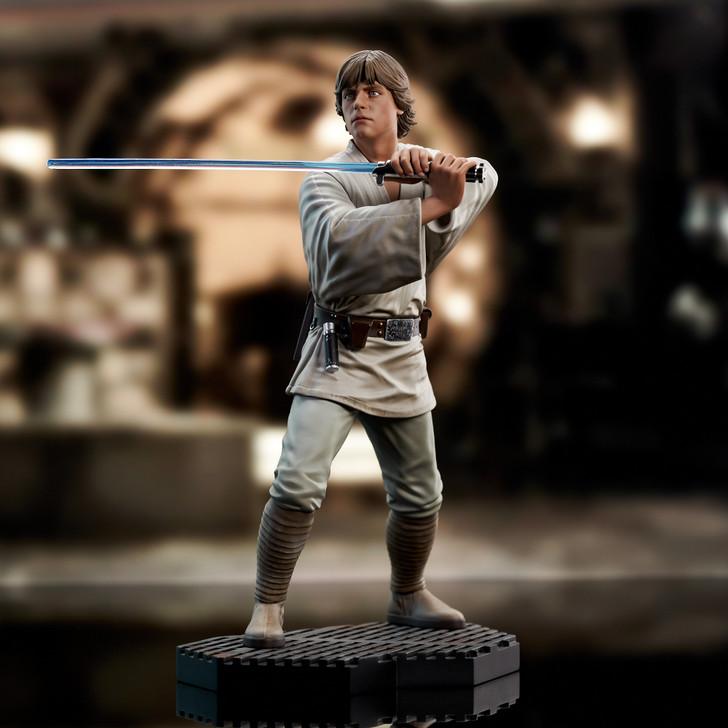 Star Wars: A New Hope™ - Luke Skywalker™ (Training) Milestones Statue