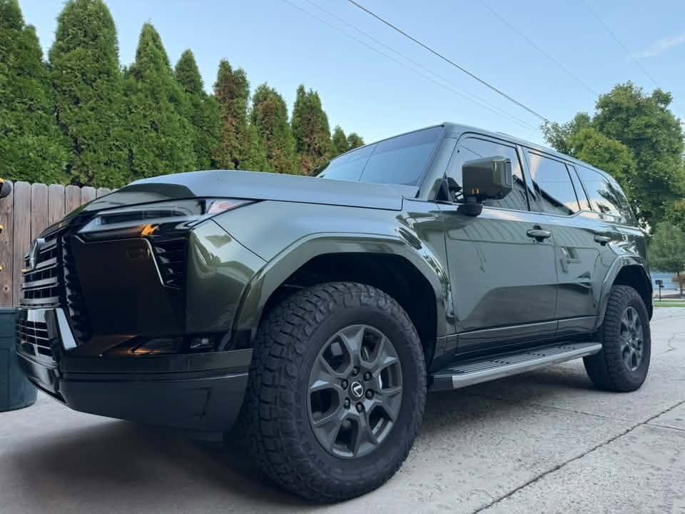 Dark green 4x4, freshly detailed