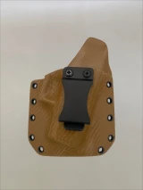 Coyote carbon fiber texture holster with black belt clip attached, shown from the front with visible rivets and smooth molded edges.

Coyote carbon fiber texture Kydex holster for Glock 43/43X with belt clip and riveted edges.