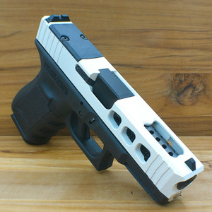 WHITE GLOCK 19 19X GEN 5 SLIDE COMPLETE WITH BLACK PORTED BARREL WHITE GLOCK 19 19X GEN 5 SLIDE COMPLETE WITH BLACK PORTED BARREL