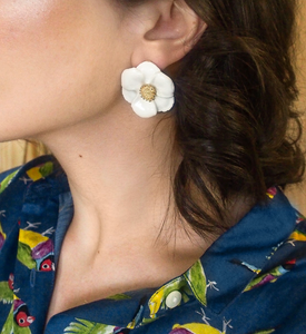 White Flowers Earrings White Flowers Earrings