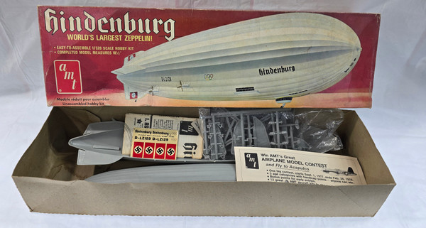 Hindenburg Worlds Largest Zeppelin T557 Easy to Assemble 1/520 Scale Model Kit