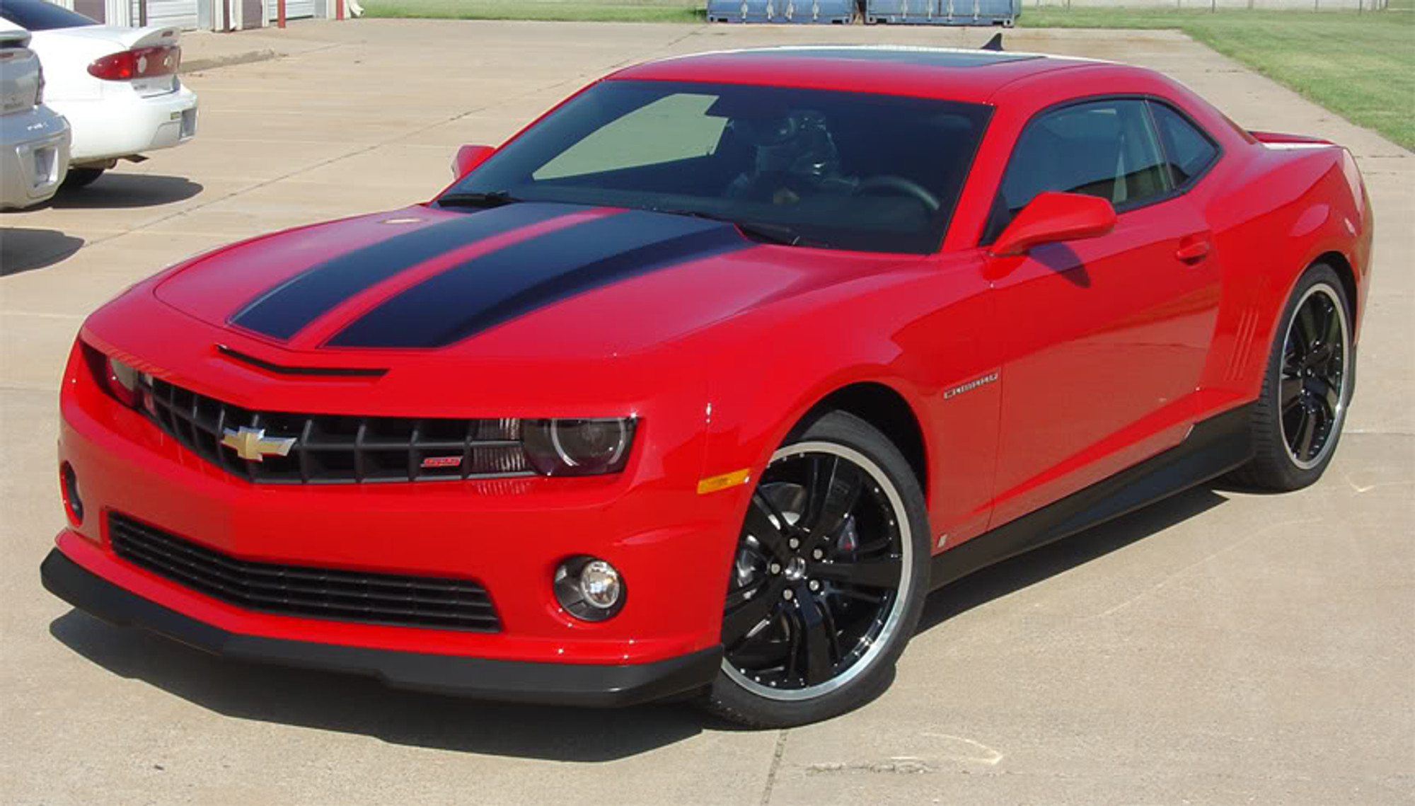 camaro with racing stripes