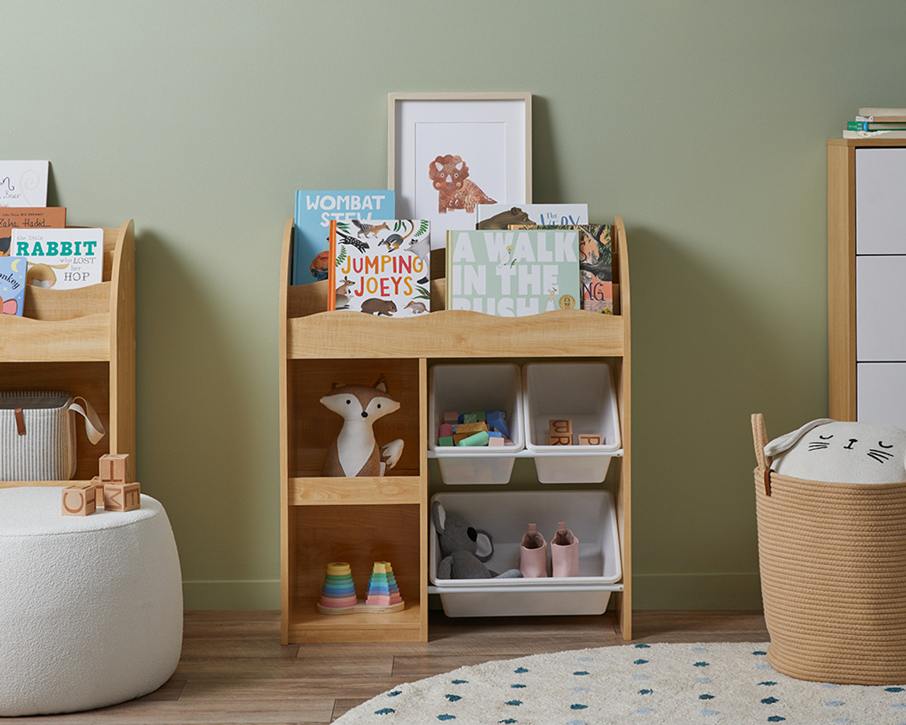 Kids bookshelf clearance and storage