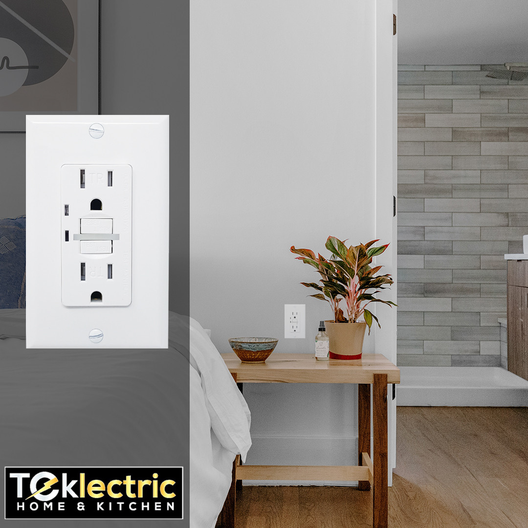 15 Amp 120 Volt Tamper Resistant GFCI Receptacle Outlet with Night