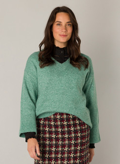 Yest V-Neck Sweater in Dark Mint