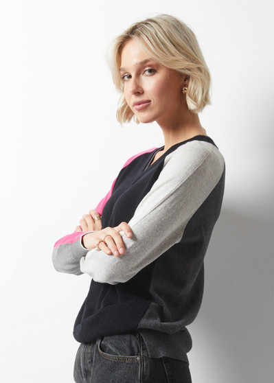 Zaget + Plover Cotton Cashmere V-Neck Colorblock Sweater in Black