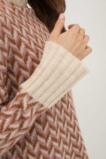 Mus + Bombon Chevron Pattern Sweater in Taupe/Pink Combo