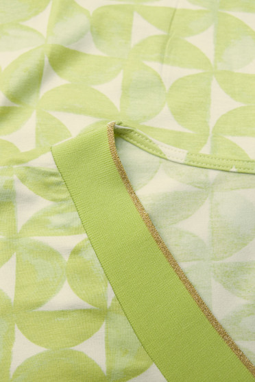 Yest Short Sleeve Knit V-Neck Tee in Lime Geo Print