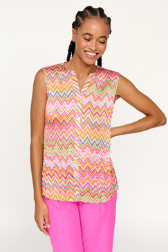 Tinta V-Neck Pleated Sleeveless Blouse In Zigzag Print