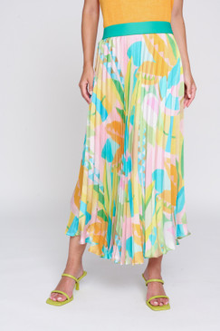 Bariloche Pleated Skirt in a Geometric Print