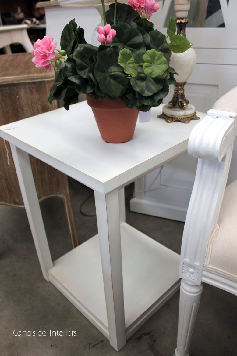 South Hamptons Side Table Distressed White
