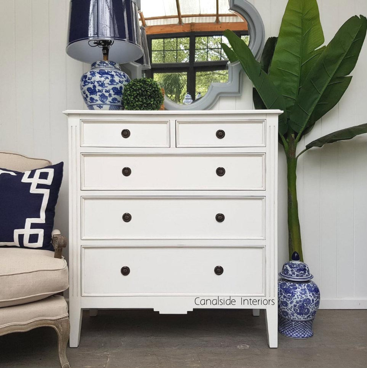 Frontal view of the Peninsula 5 Drawer Chest in white, a perfect addition to Hamptons-style interiors.