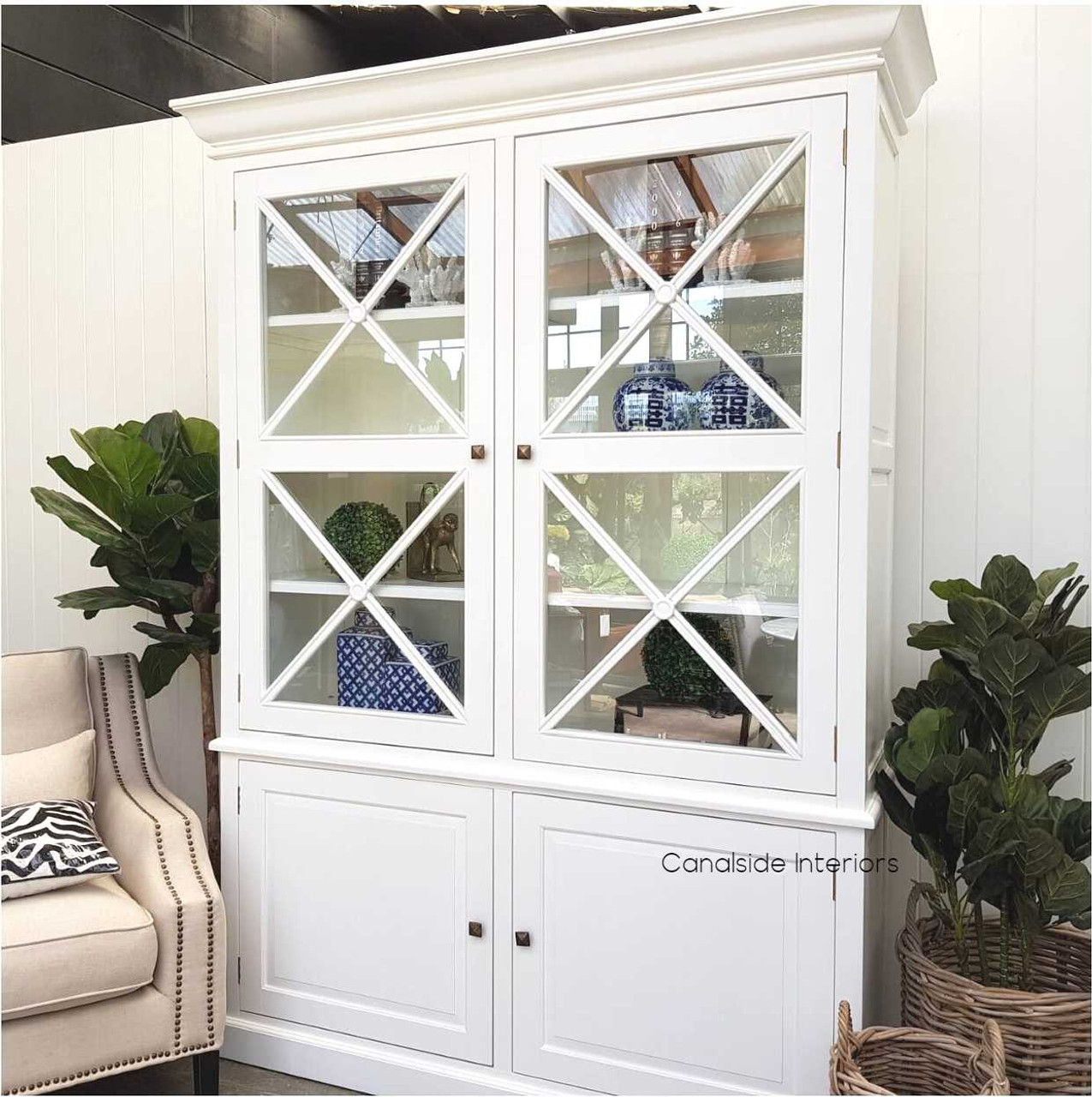 Stylish and functional, this South Hamptons Wall Unit with a minor distressed finish adds a touch of quality to modern living rooms