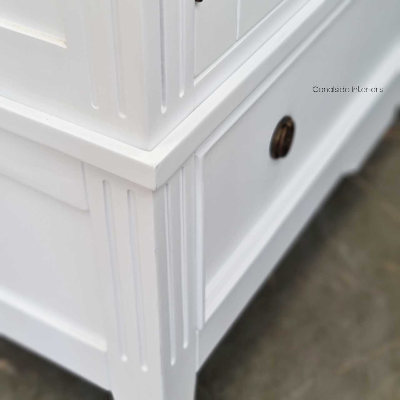 Detailed view of the wardrobe's handle design, marrying functionality with aesthetic beauty for a minimalist yet traditional look.