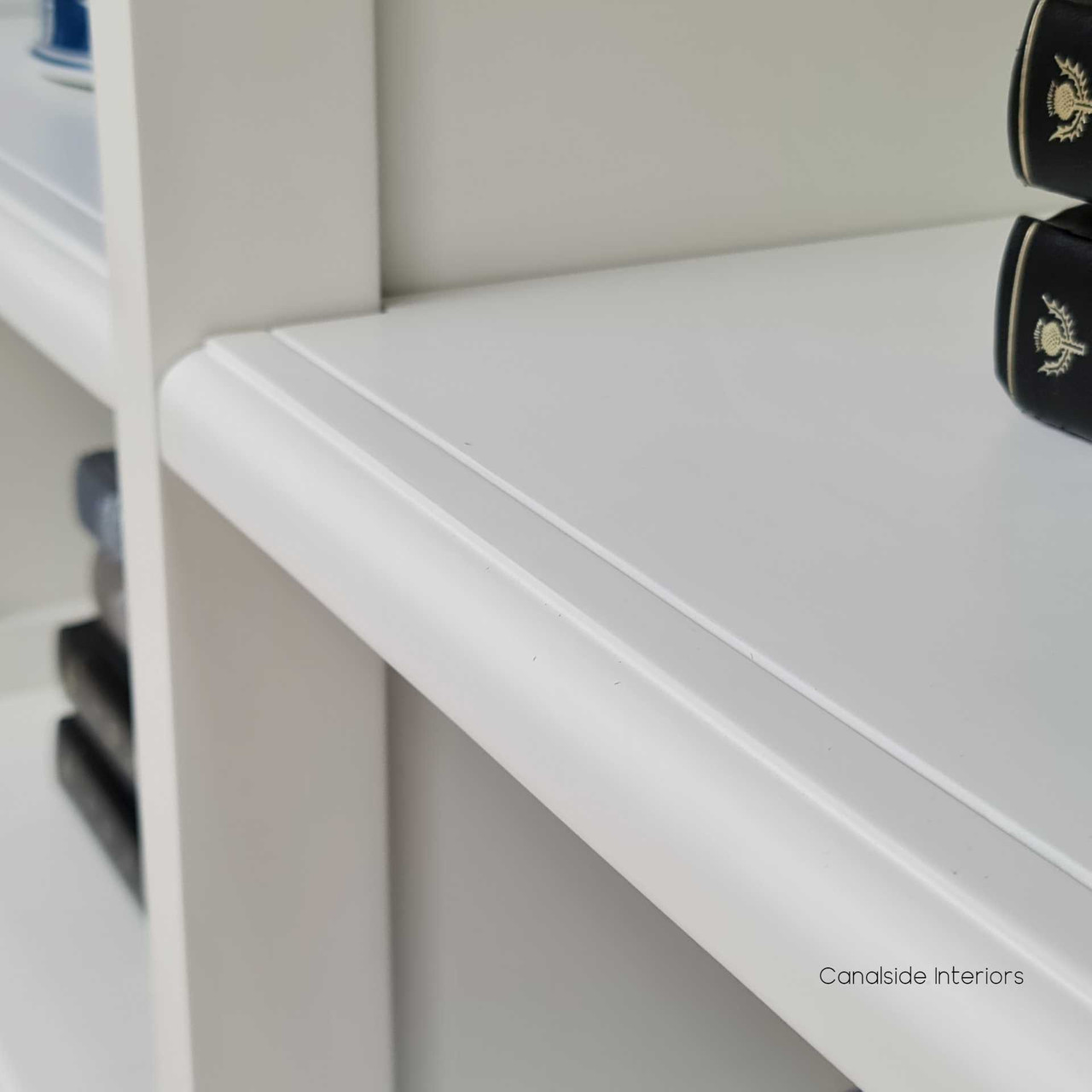 Designed for the discerning eye, this classical bookcase in white enhances your library's collection with its premium quality
