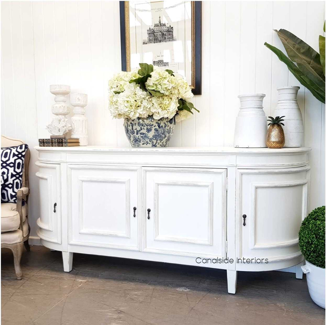 Enhance the elegance of your lounge with the Francia Sideboard's off-white finish, featuring fine craftsmanship that complements the relaxed sophistication of coastal living.