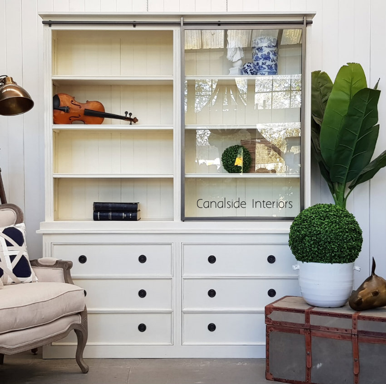 Elegant distressing detail on the white finish, adding timeless character and charm to the piece.