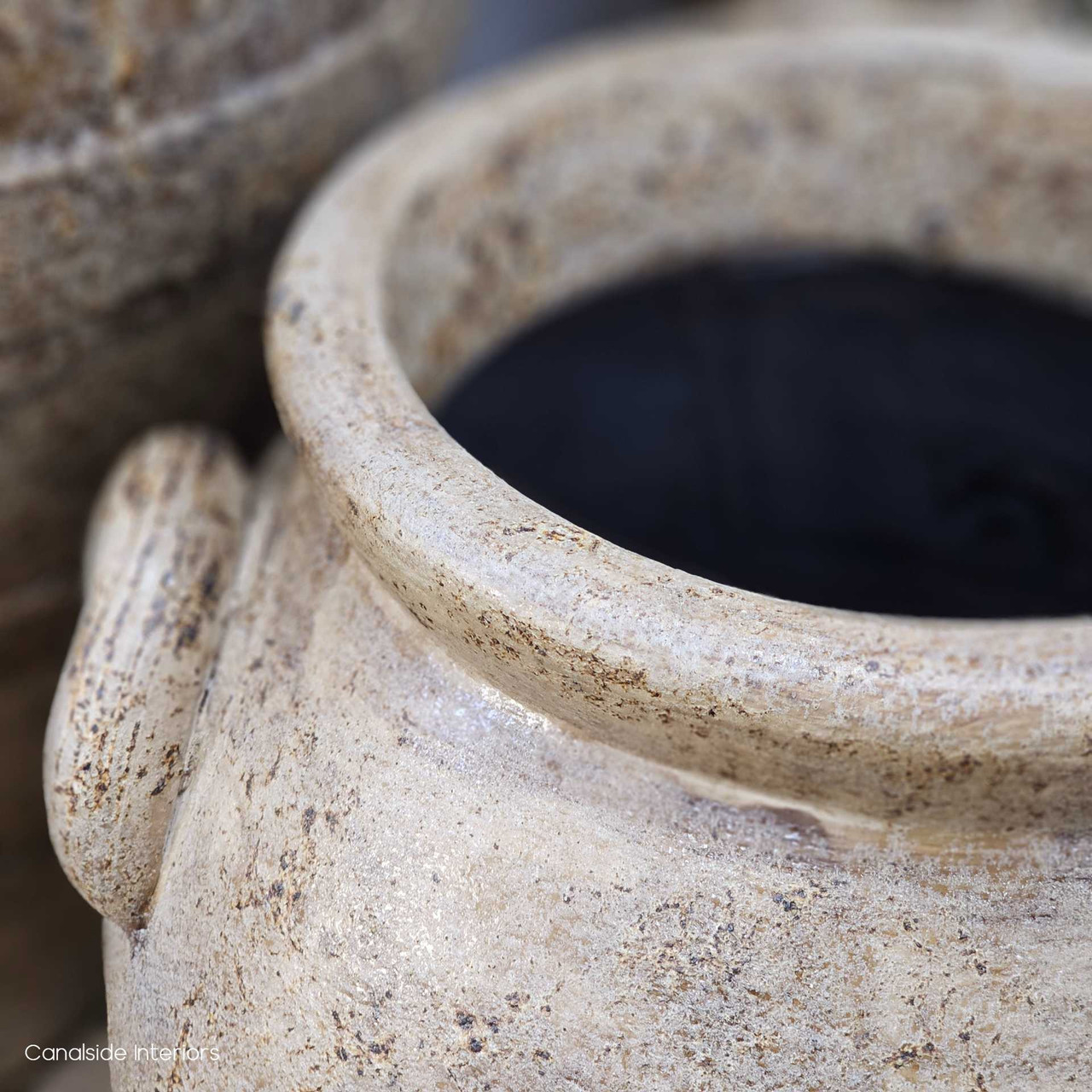 Top-down view of the Sekar pot, showcasing its wide rim and compact proportions.